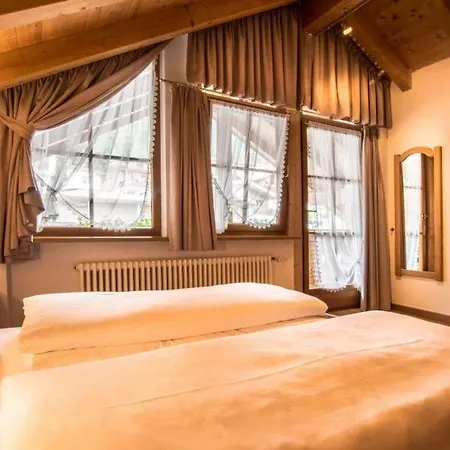 Ciasa Montanara Hotel La Villa  Buitenkant foto