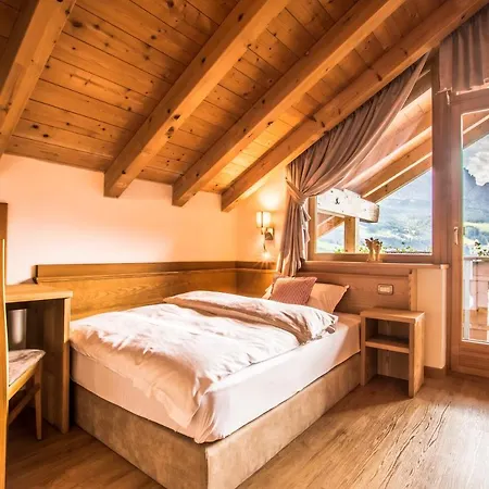 Ciasa Montanara Hotel La Villa  Buitenkant foto