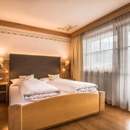 Ciasa Montanara Hotel La Villa  Buitenkant foto
