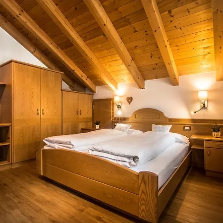 Ciasa Montanara Hotel La Villa  Buitenkant foto