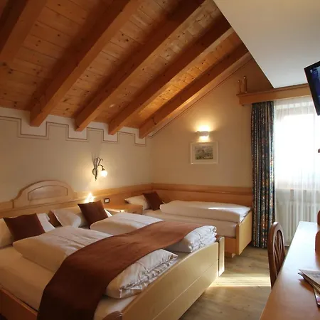 Ciasa Montanara Hotel La Villa  Buitenkant foto