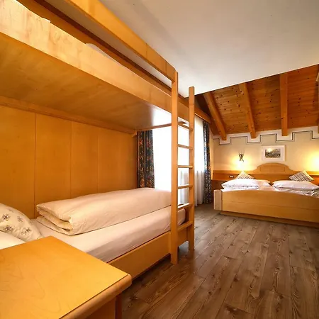 Ciasa Montanara Hotel La Villa  Buitenkant foto