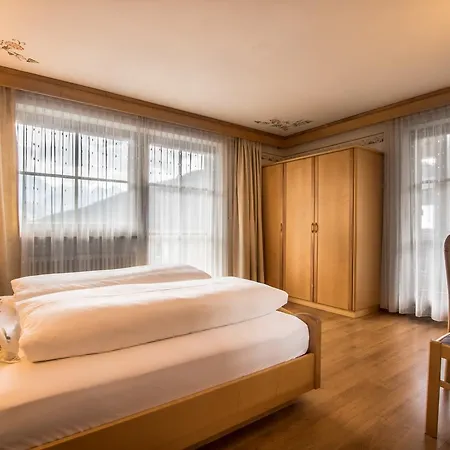 Ciasa Montanara Hotel La Villa  Buitenkant foto
