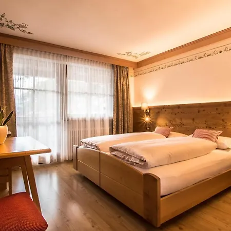 Ciasa Montanara Hotel La Villa  Buitenkant foto