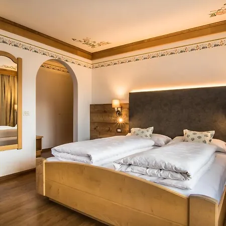 Ciasa Montanara Hotel La Villa  Buitenkant foto
